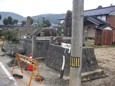 田鶴浜支所付近の石碑